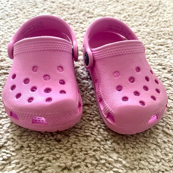 🩷 PINK Crocs Size - Toddler 2-3 - Picture 3 of 4